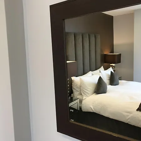 Lr London Apartments - Battersea Park-3